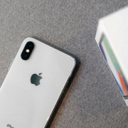 Boîte d'emballage pour l'iPhone X : Vert et noir